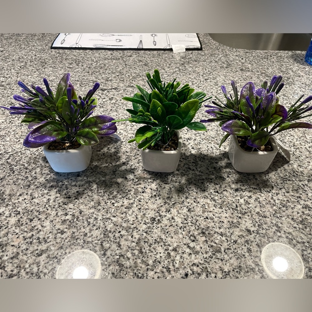 3 mini faux floral decor